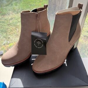 Women's Brown Boots- New with tags Naturalizer